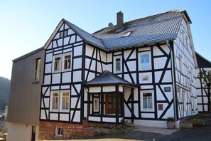 Exterior - Landhaus am See - Apartment Klingetal, located directly on Lake Edersee (Waldeck)