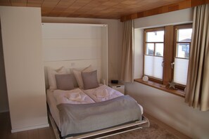 Free WiFi, bed sheets - Landhaus am See - Apartment Klingetal, located directly on Lake Edersee (Waldeck)