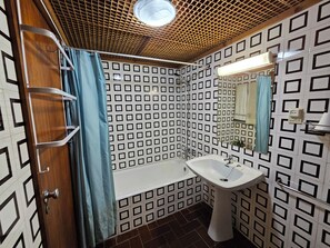 Hair dryer, bidet, towels, soap - Casa Carmem by Sesimbra Sun Sea (Sesimbra)