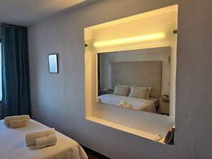 2 bedrooms, iron/ironing board, Internet, bed sheets - Casa Carmem by Sesimbra Sun Sea (Sesimbra)