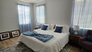 3 bedrooms, desk, iron/ironing board, WiFi (free)