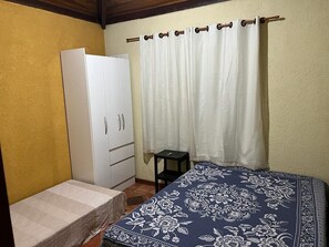 3 habitaciones, tabla de planchar con plancha, wifi y ropa de cama 