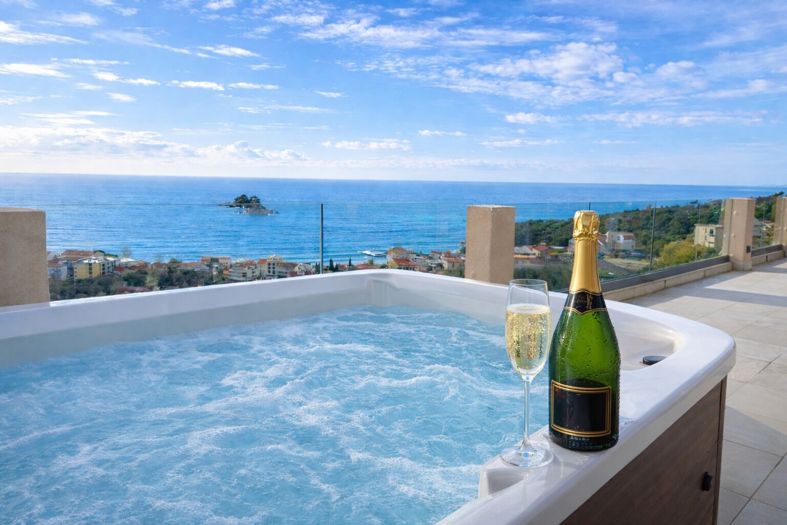 Outdoor spa tub