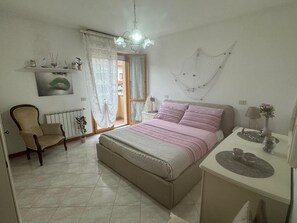 2 bedrooms, iron/ironing board, WiFi, bed sheets - The house of mihaela 10 minutes from the private beach le Dune di Forte dei marmi (Capanne-Prato-Cinquale)