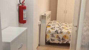 1 chambre, fer et planche Ă repasser, Wi-Fi gratuit, draps fournis