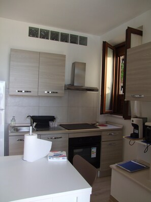 Fridge, oven, coffee/tea maker, toaster