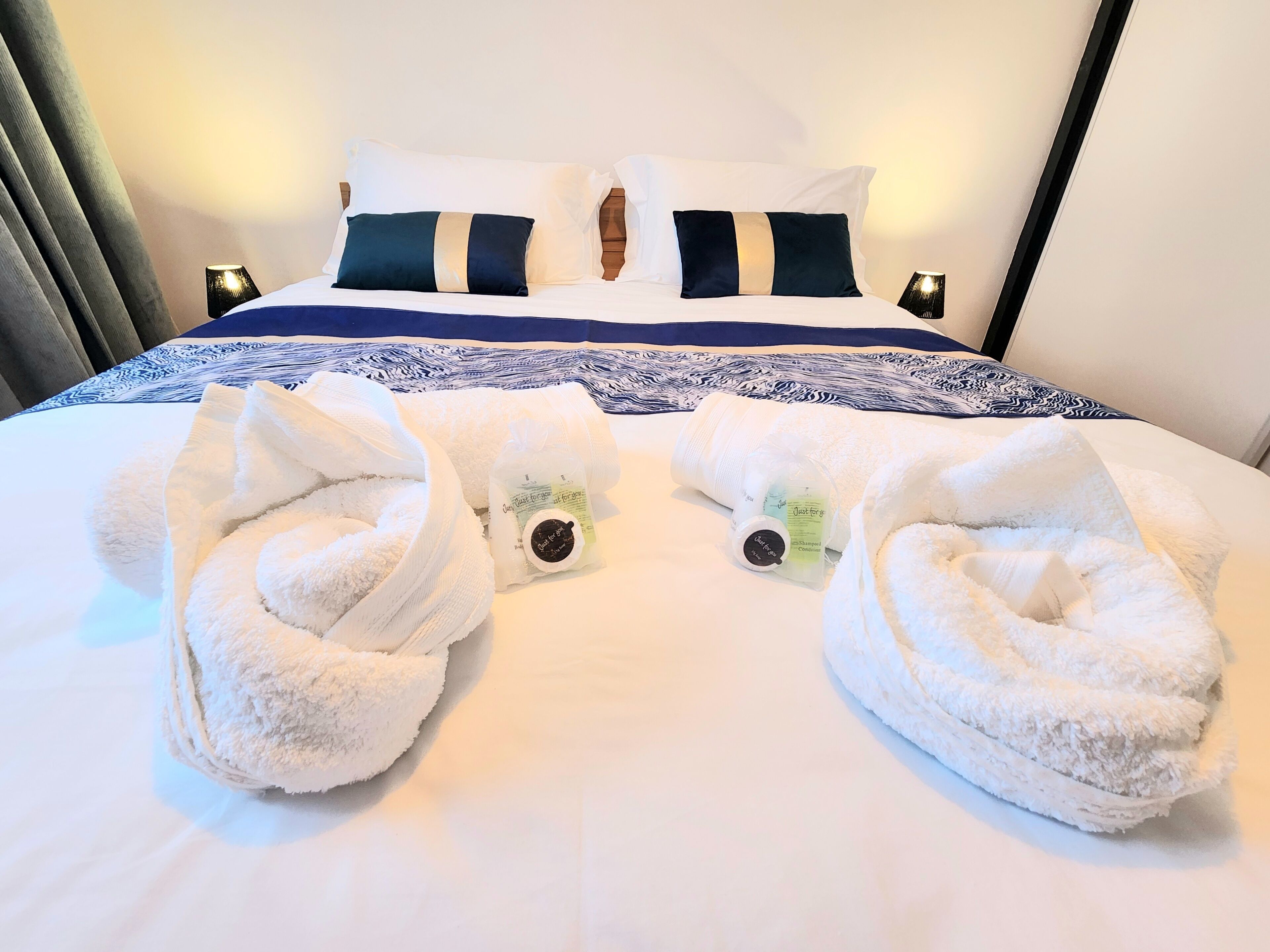 3 bedrooms, WiFi (free), bed sheets