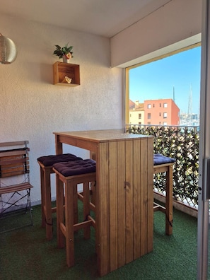 Unclassified image, 3 of 6, button - Apartment in cosy residence with magnificent view of the port (Occitanie)