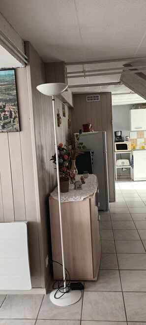 Interior - Well-appointed basement apartment for rent. Very well equipped (Dangé-Saint-Romain)