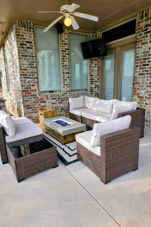 Terrace/patio - Stylish 3BR Retreat + Office and Private Pool in Edmond (Edmond)