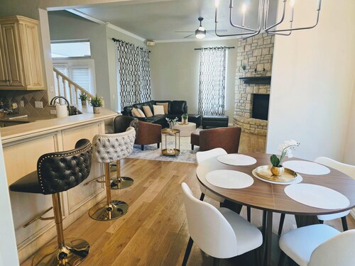 Stylish 3BR Retreat + Office and Private Pool in Edmond