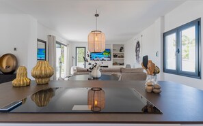 Villa | Private kitchen - Elegant Villa With sea Views & Pool Marbella (Marbella)