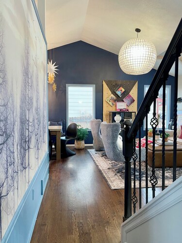 Pikes Peak Mountain Views, Hot Tub, AC, Dog Friendly, Trails, Backyard Space