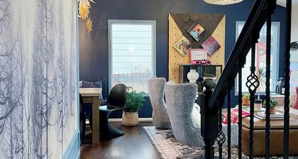 Pikes Peak Mountain Views, Hot Tub, AC, Dog Friendly, Trails, Backyard Space