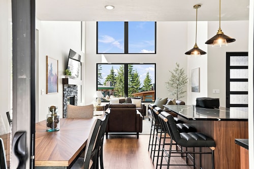 Brundage Luxury Retreat | Hike • Bike • Relax