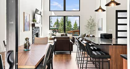 Brundage Luxury Retreat | Hike • Bike • Relax
