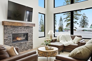 Smart TV, fireplace - -Luxury Ski-In/Ski-Out Brundage Home Near McCall- (McCall)