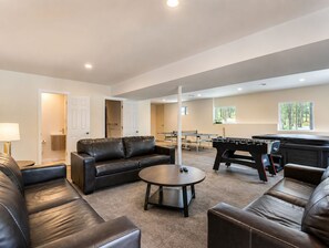 A spacious living area with a pool table, leather sofas, and a ping pong table. - Spacious Chalet W Indoor Hot Tub, Views & Private Suite (Jefferson)