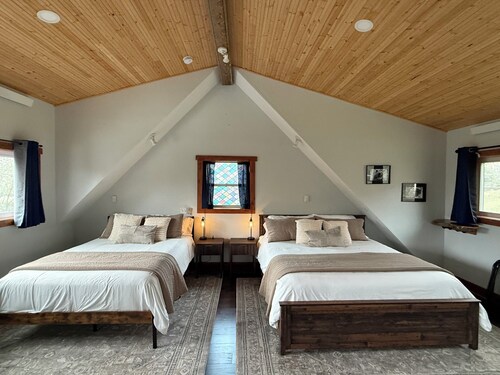 Peregrine Nest: Modern Open Concept House w/AC near Yellowstone National Park