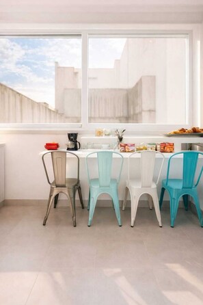 Unclassified image, 5 of 22, button