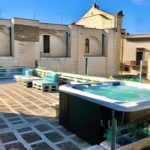 Imej tidak diklasifikasikan, 2 daripada 22, butang