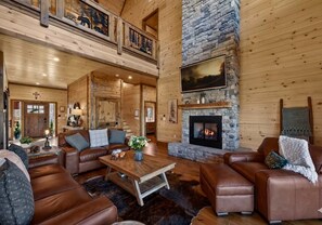 Interior - Downtown Gatlinburg - Hot Tub, Fire Pit & Pool Table (Gatlinburg)