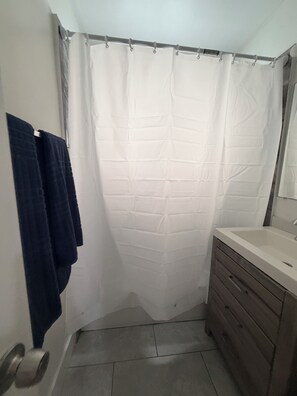 Towels, soap, toilet paper - Terrific 2-bedroom townhome with AC in vibrant Miami (Miami)