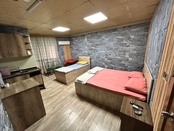 Bureau, espace de travail pour ordinateur portable