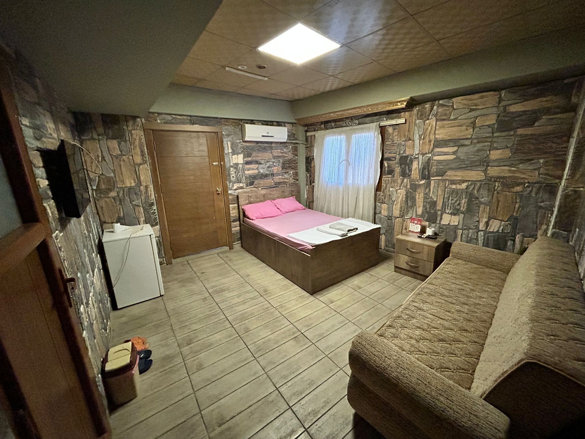 Skrivebord, skrivebord for bærbar PC og strykejern/-brett