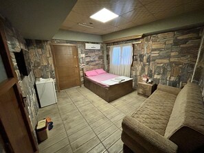 Skrivebord, skrivebord for bærbar PC og strykejern/-brett