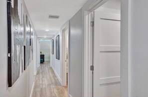 Interior - Beachfront Bliss: 6 Bedroom Home with Heated Pool (Fort Lauderdale)