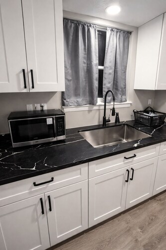 Awesome 4-bedroom house close to downtown