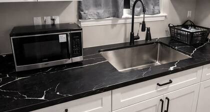 Awesome 4-bedroom house close to downtown