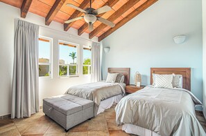 2 bedrooms, in-room safe, iron/ironing board, free WiFi - Las Quintas 6B - 2BR Chic Condo on Golf Course/SDC Hotel Zone, Beach & Dining. (San José del Cabo)
