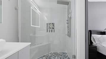 Shower, jetted tub, hair dryer, towels