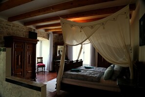 2 bedrooms, iron/ironing board, bed sheets