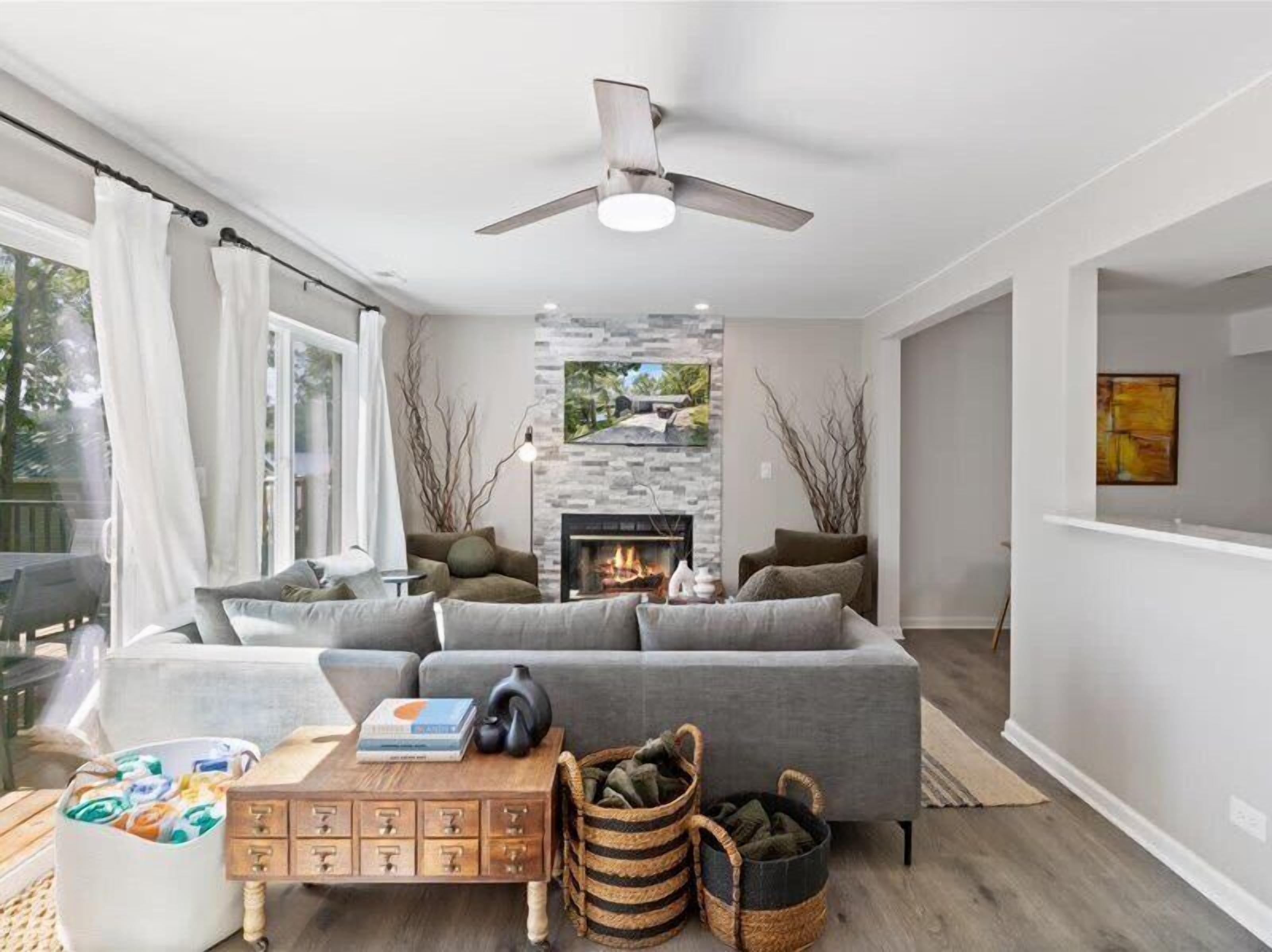 Televisie en een open haard