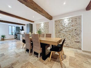 Unclassified image, 2 of 13, button