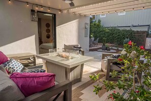 Terrace/patio - Large Yard, Walk to Beach and Restaurants (San Diego)