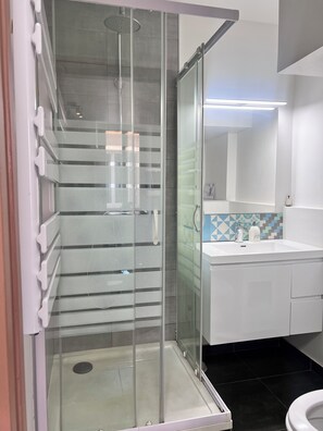 Hair dryer, towels, soap, toilet paper - Quiet apartment in the heart of the Cours Julien (Marseille)