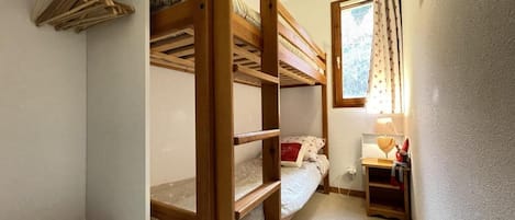 2 bedrooms
