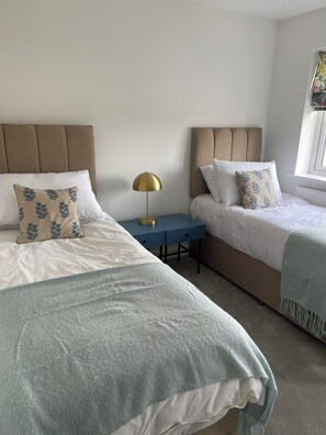 2 bedrooms, iron/ironing board, WiFi, bed sheets - New house beautifully furnished to a high standard. 12 minute drive to southwold (Wrentham)