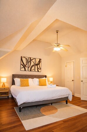 4 bedrooms, desk, iron/ironing board, free WiFi