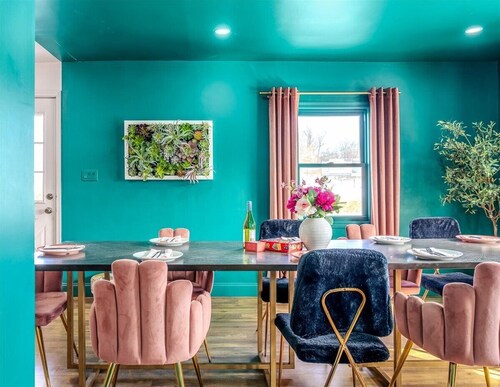 Glam Pocono Retreat: Hot Tub, Sauna, Steam Room, Karaoke System