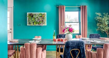 Glam Pocono Retreat: Hot Tub, Sauna, Steam Room, Karaoke System