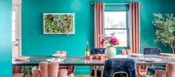 Glam Pocono Retreat: Hot Tub, Sauna, Steam Room, Karaoke System