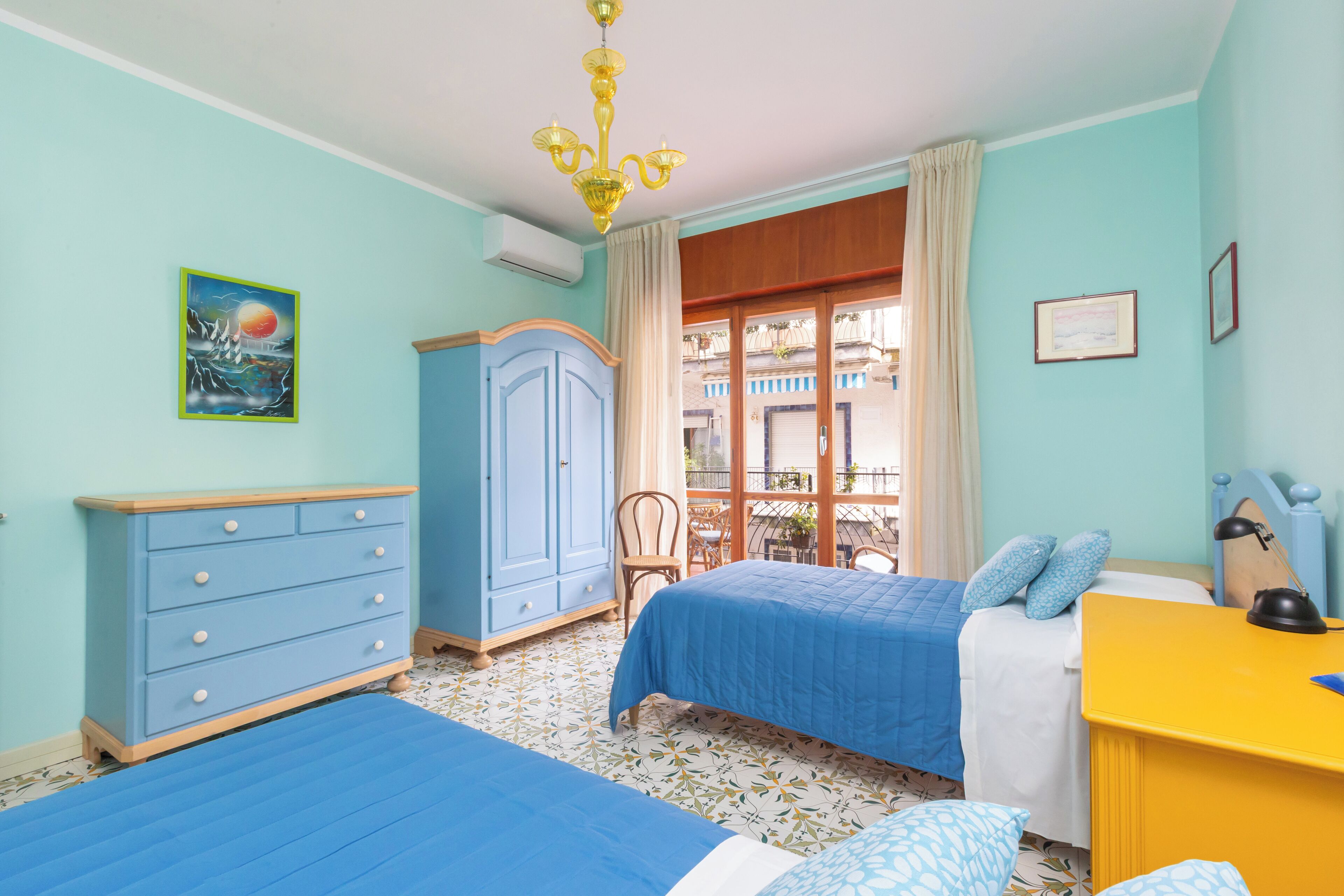 2 bedrooms, iron/ironing board, Internet, bed sheets