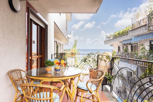 Sorrento in vista, just a few steps from town center