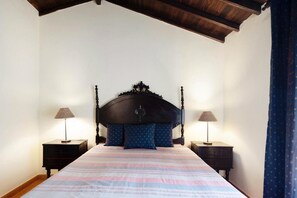 3 bedrooms, iron/ironing board, WiFi, bed sheets - Vila Nova House (Lomba da Fazenda)