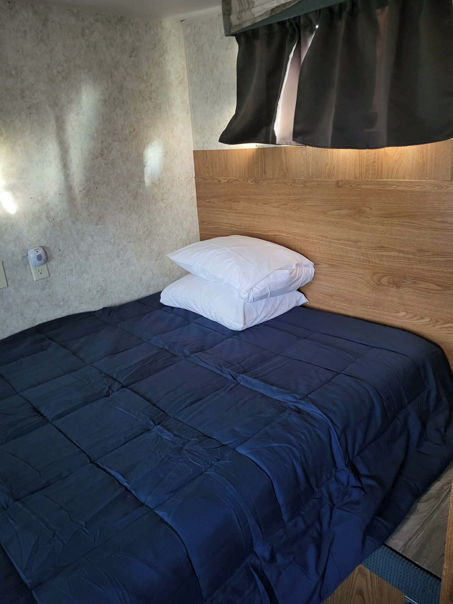 2 bedrooms, bed sheets